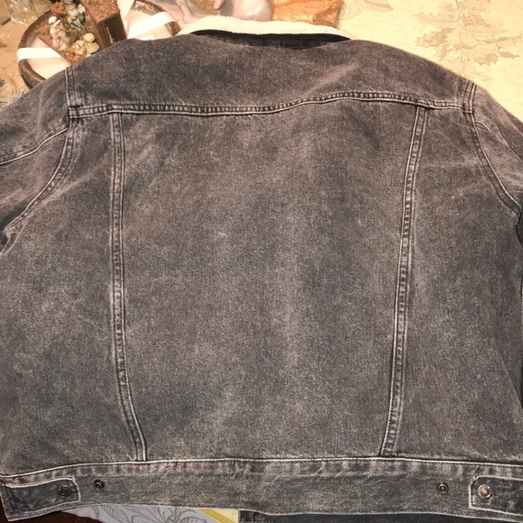 Levi’s Trucker Jacket with snap buttons. - Picture 5 of 7